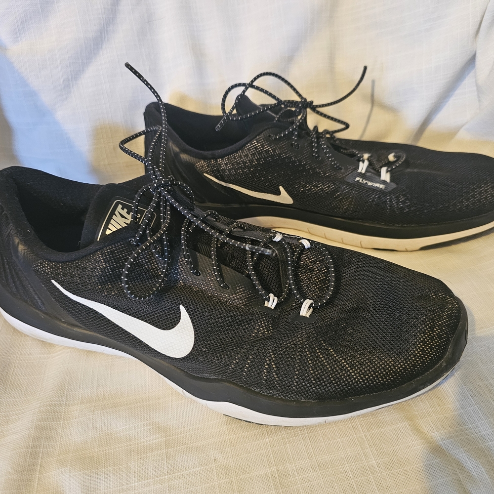 Nike Men's Black and White Athletic Shoes
